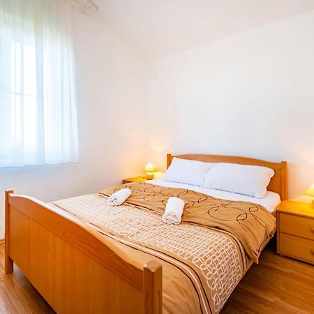 2 Bedroom Amazing Apartment In Nevidane Экстерьер фото