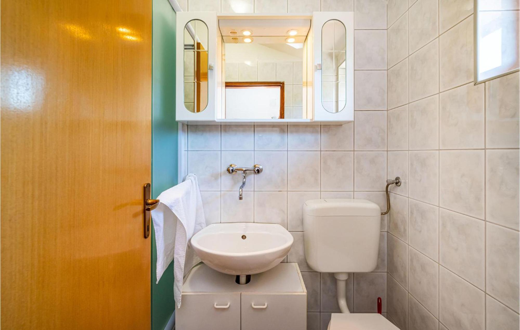 2 Bedroom Amazing Apartment In Nevidane Экстерьер фото