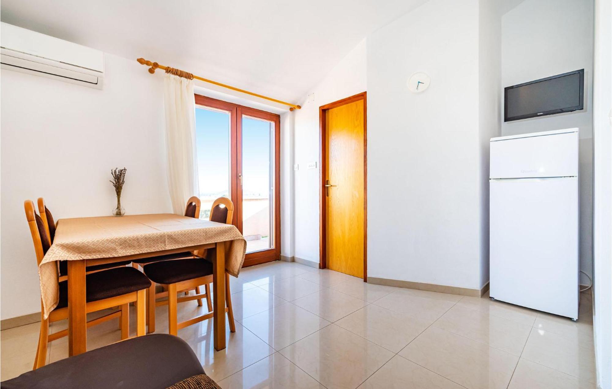 2 Bedroom Amazing Apartment In Nevidane Экстерьер фото